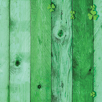 WS Irish Kiss: Shamrock on Green Wood